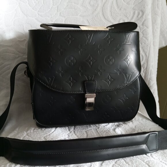 Embossed Monogram Camera Bag/Makeup Case NWT - Picture 1 of 11